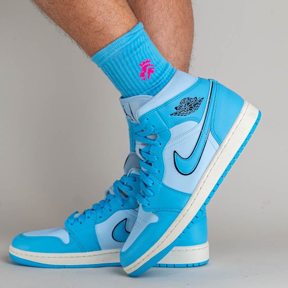 Air Jordan 1 Mid SE Ice Blue (W)