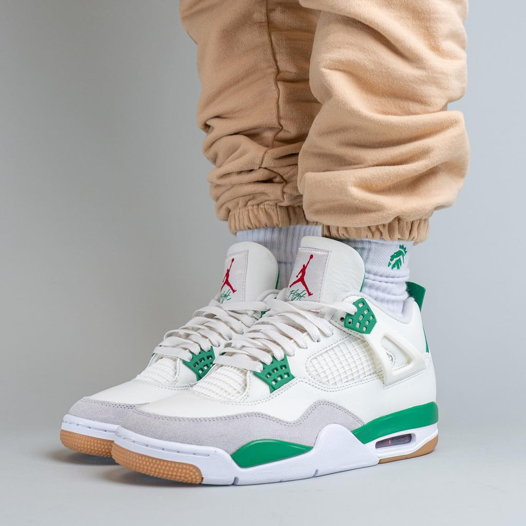 Air Jordan 4 SB Retro Pine Green