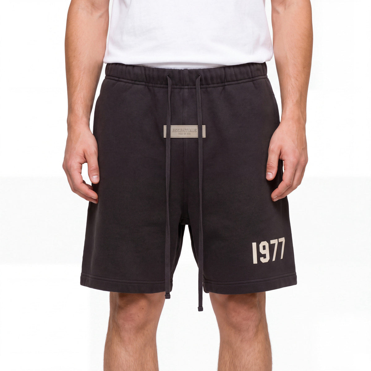 šortky Fear of God Essentials 1977 Shorts Iron ADONIO
