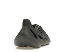 tenisky a boty adidas Yeezy Foam RNNR Carbon IG5349 ADONIO