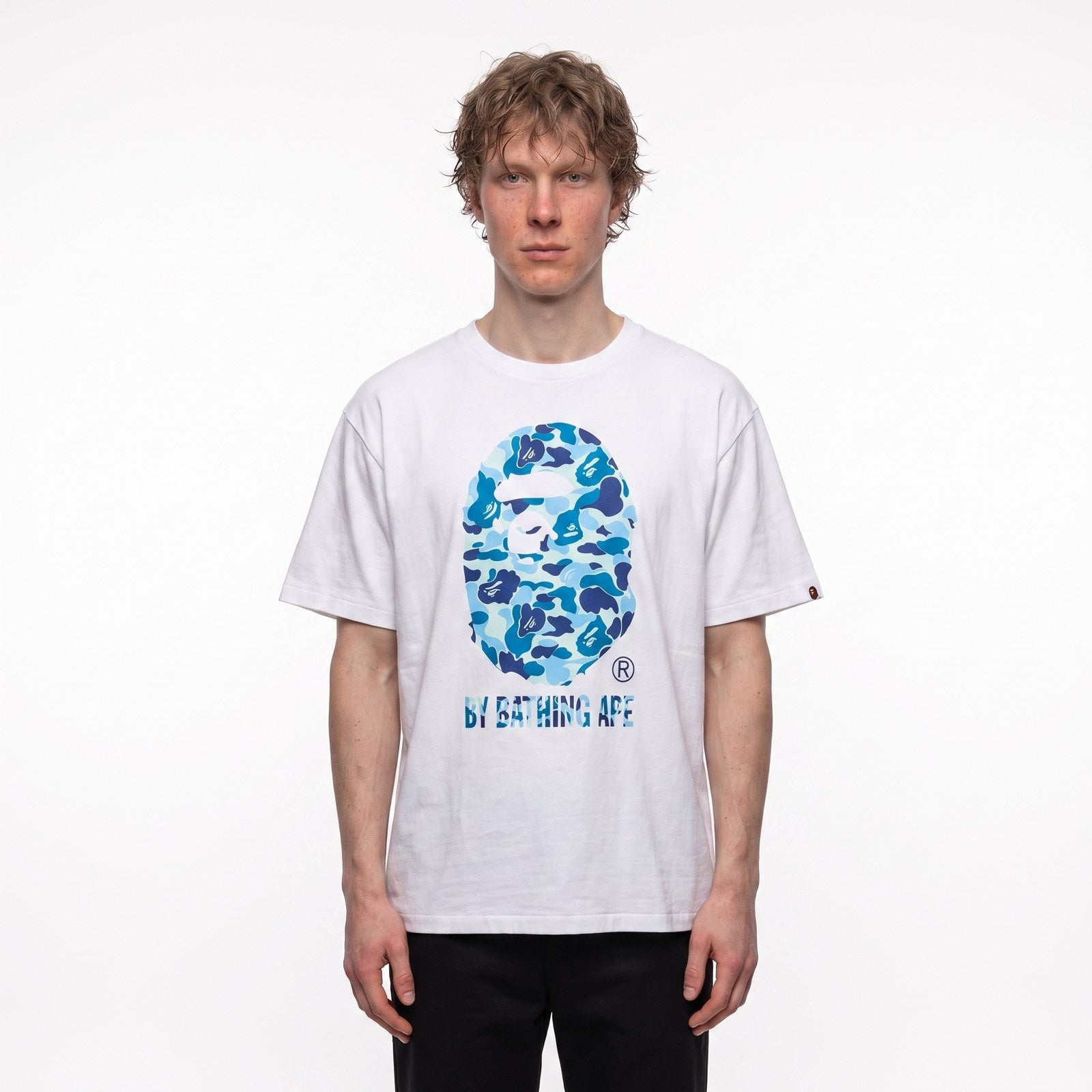 BAPE ABC Camo by bathing Ape T-Shirt White/Blue - model foto