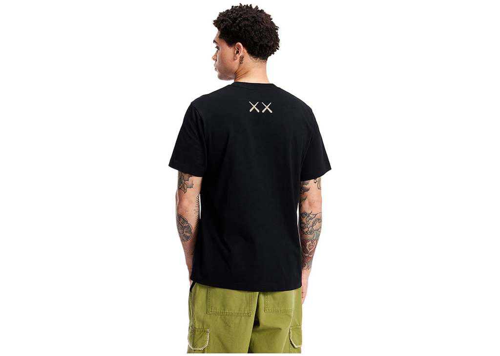 KAWS x Uniqlo UT Tričko s krátkym rukávom s grafikou (americké veľkosti) Čierna