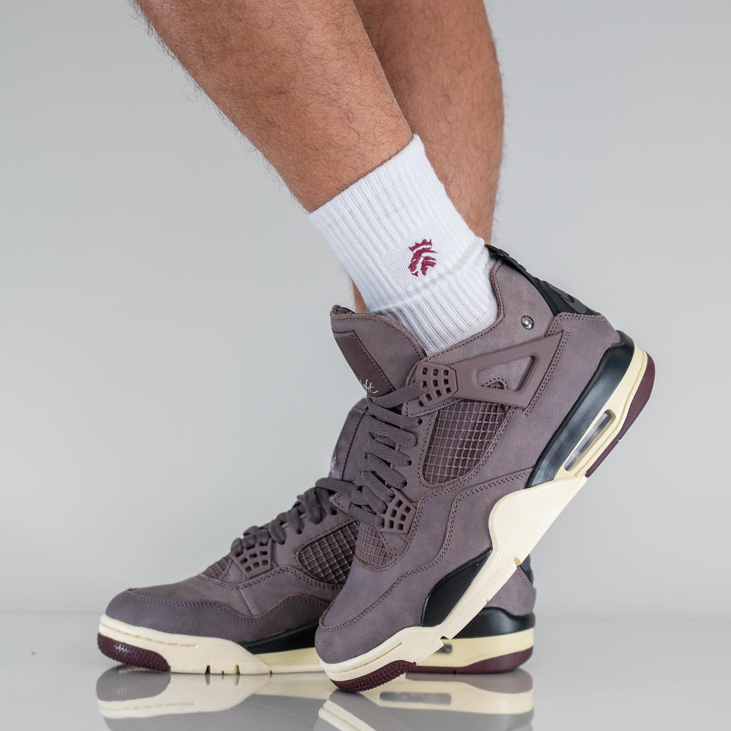 Jordan 4 Retro SP A Ma Maniére Violet Ore