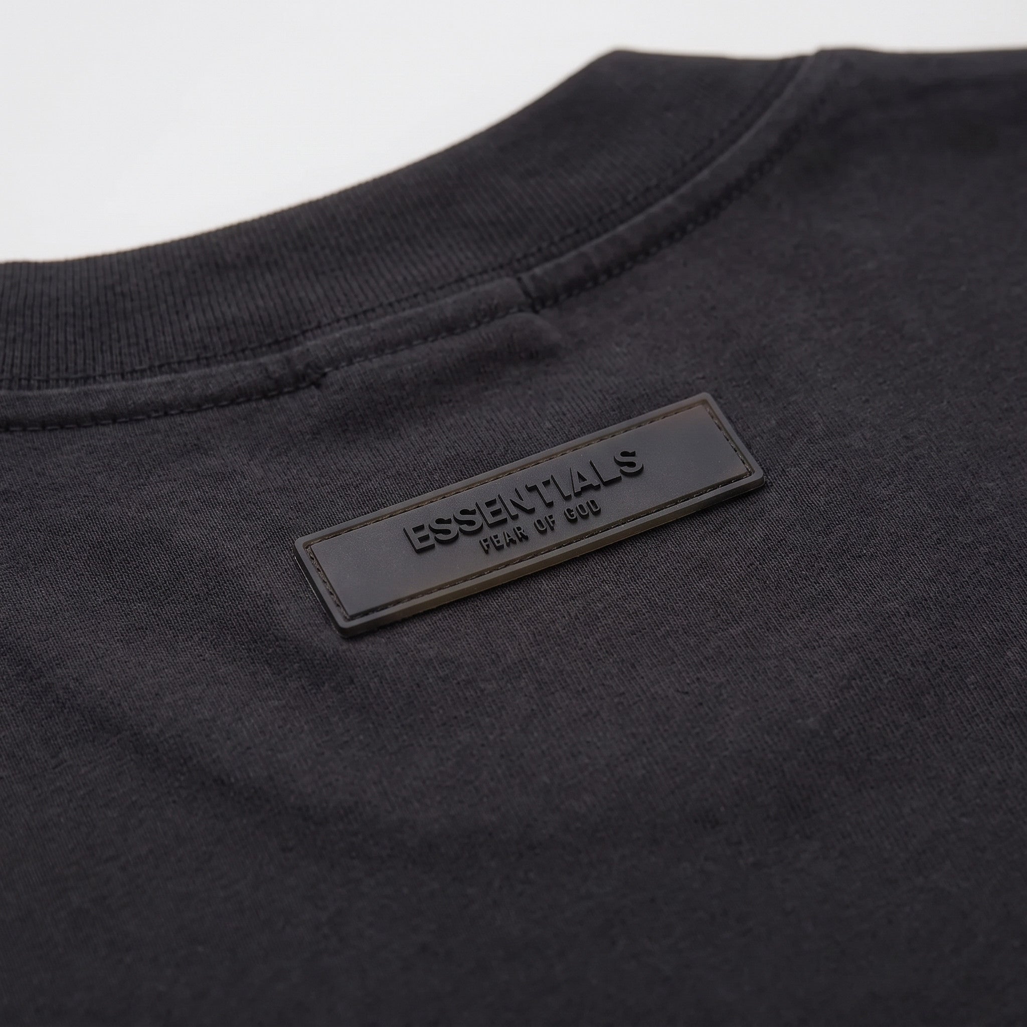 Fear of God Essentials S22 T-Shirt Stretch Limo – detail