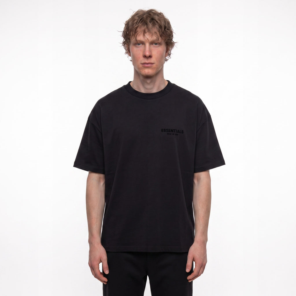 Fear of God Essentials S22 T-Shirt Stretch Limo – model foto