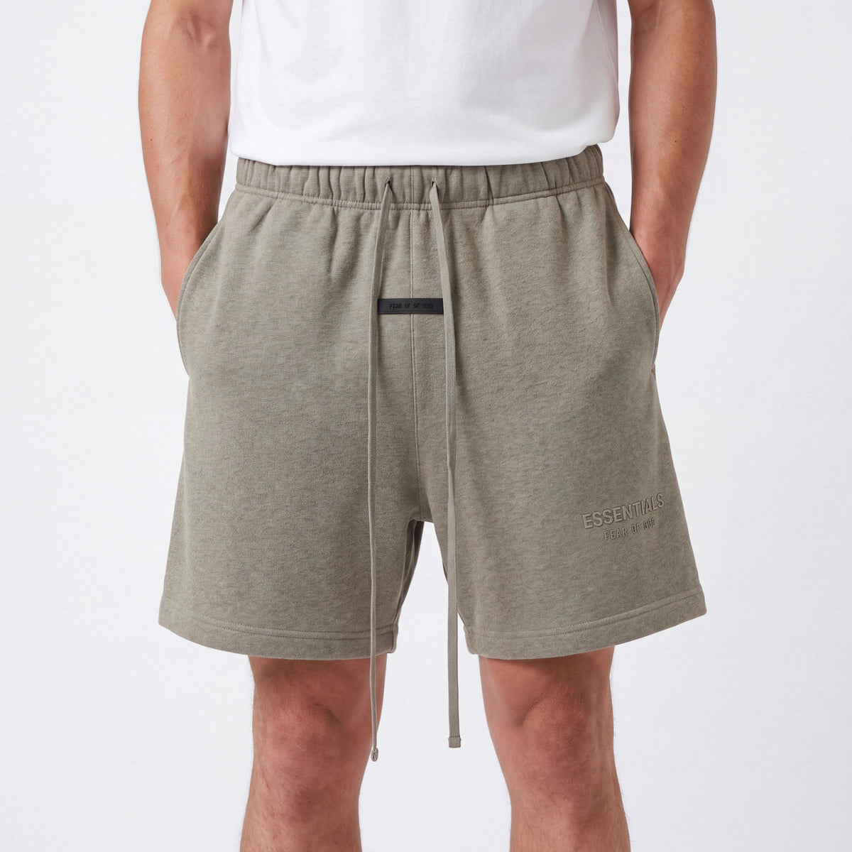 Fear of God Essentials S25 Shorts Glossy Homestead Heather – model foto