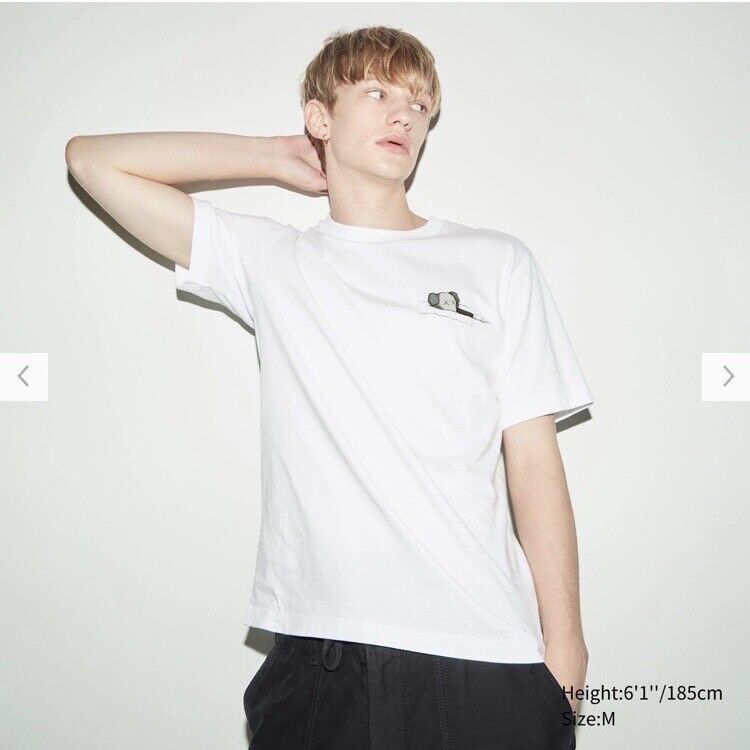 KAWS x Uniqlo UT Tričko s krátkym rukávom s obálkou Artbook (americké číslovanie) biele