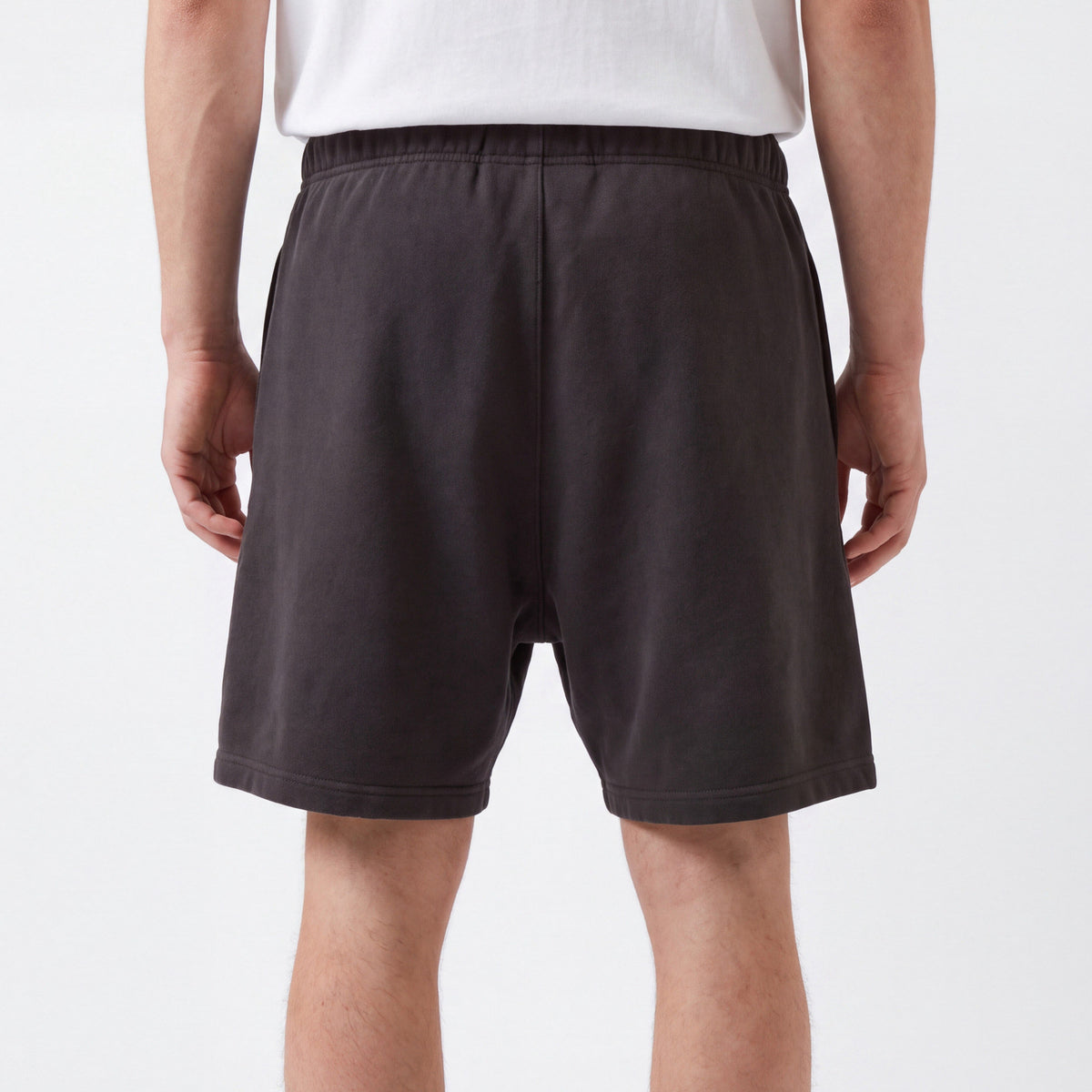 šortky Fear of God Essentials 1977 Shorts Iron ADONIO