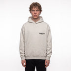 Fear of God Essentials S22 Hoodie Light Oatmeal – model foto