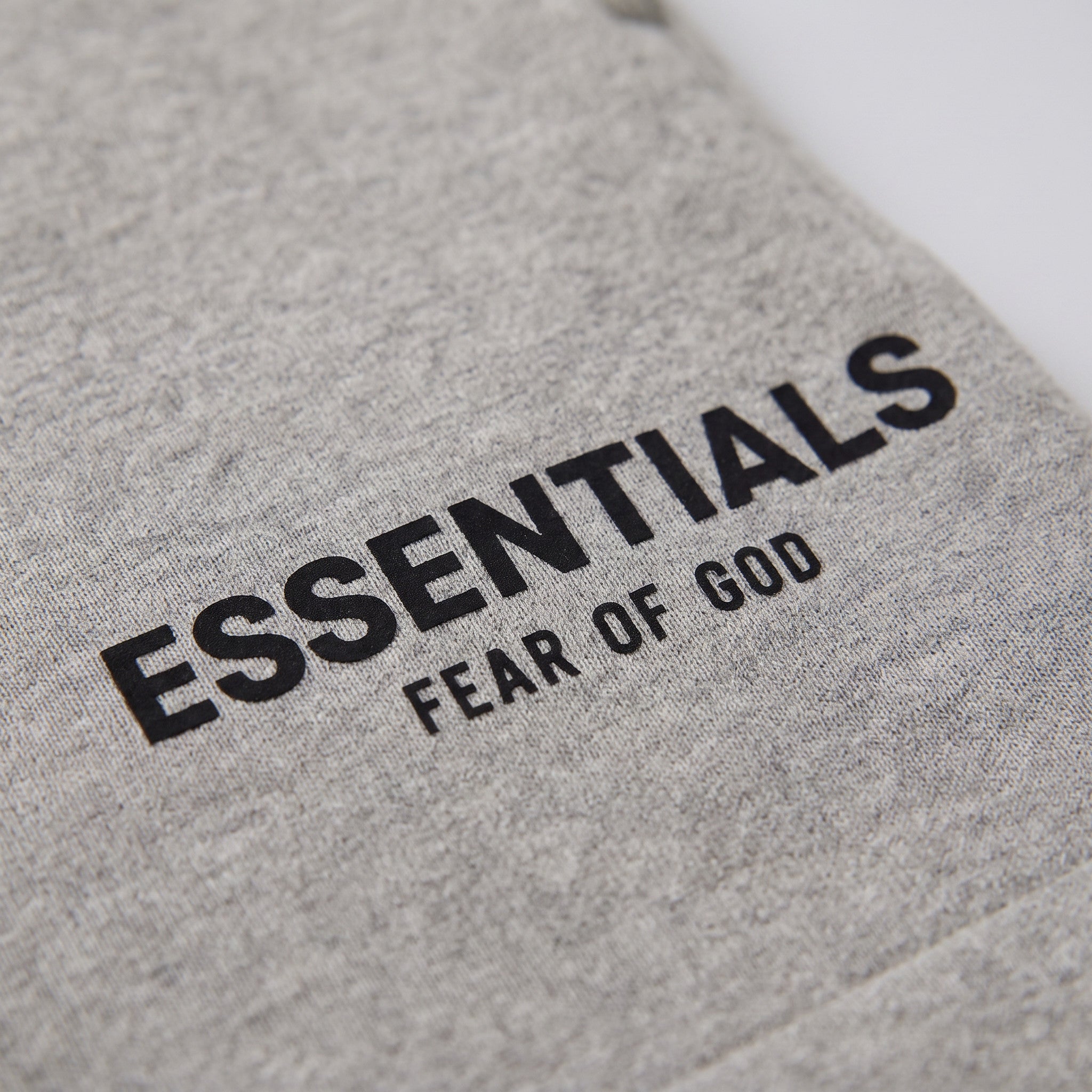 šortky Fear of God Essentials S22 Shorts Dark Oatmeal 160BT212013F ADONIO