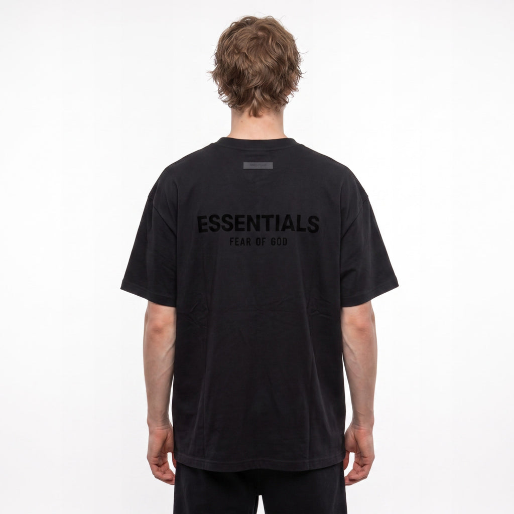 Fear of God Essentials S22 T-Shirt Stretch Limo – model foto