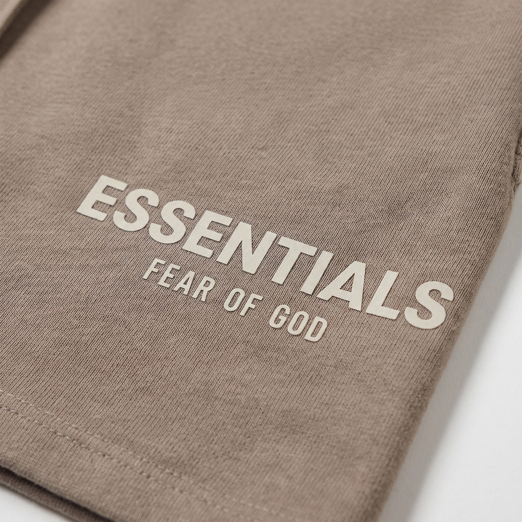 šortky Fear of God Essentials S22 Shorts Desert Taupe ADONIO