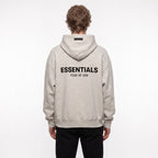 Fear of God Essentials S22 Hoodie Light Oatmeal – model foto