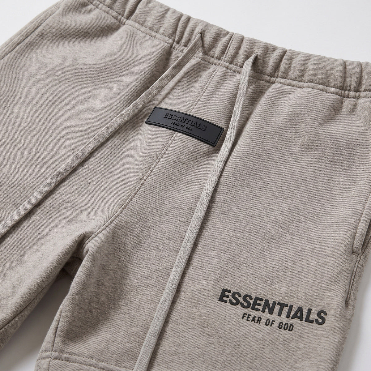 šortky Fear of God Essentials S22 Shorts Dark Oatmeal 160BT212013F ADONIO