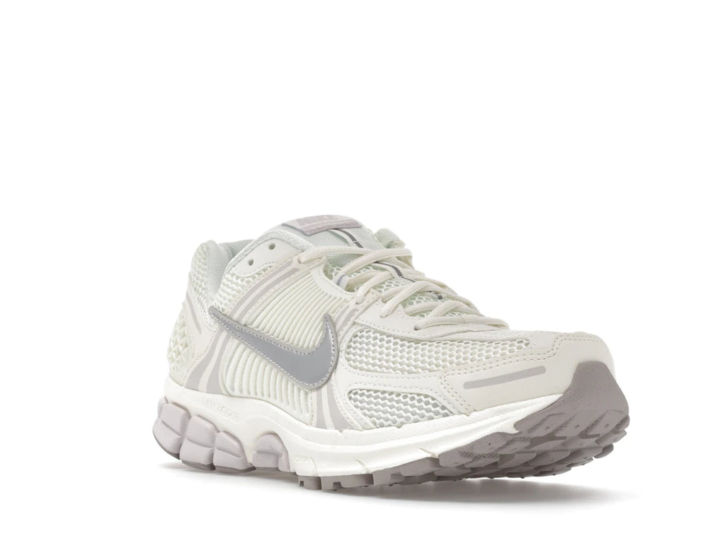 tenisky a boty Nike Zoom Vomero 5 Sail Vast Grey Metallic Silver FB9149-103 ADONIO