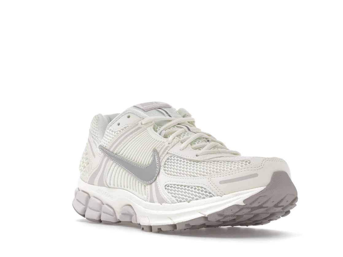 tenisky a boty Nike Zoom Vomero 5 Sail Vast Grey Metallic Silver FB9149-103 ADONIO