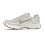 tenisky a boty Nike Zoom Vomero 5 Sail Vast Grey Metallic Silver FB9149-103 ADONIO