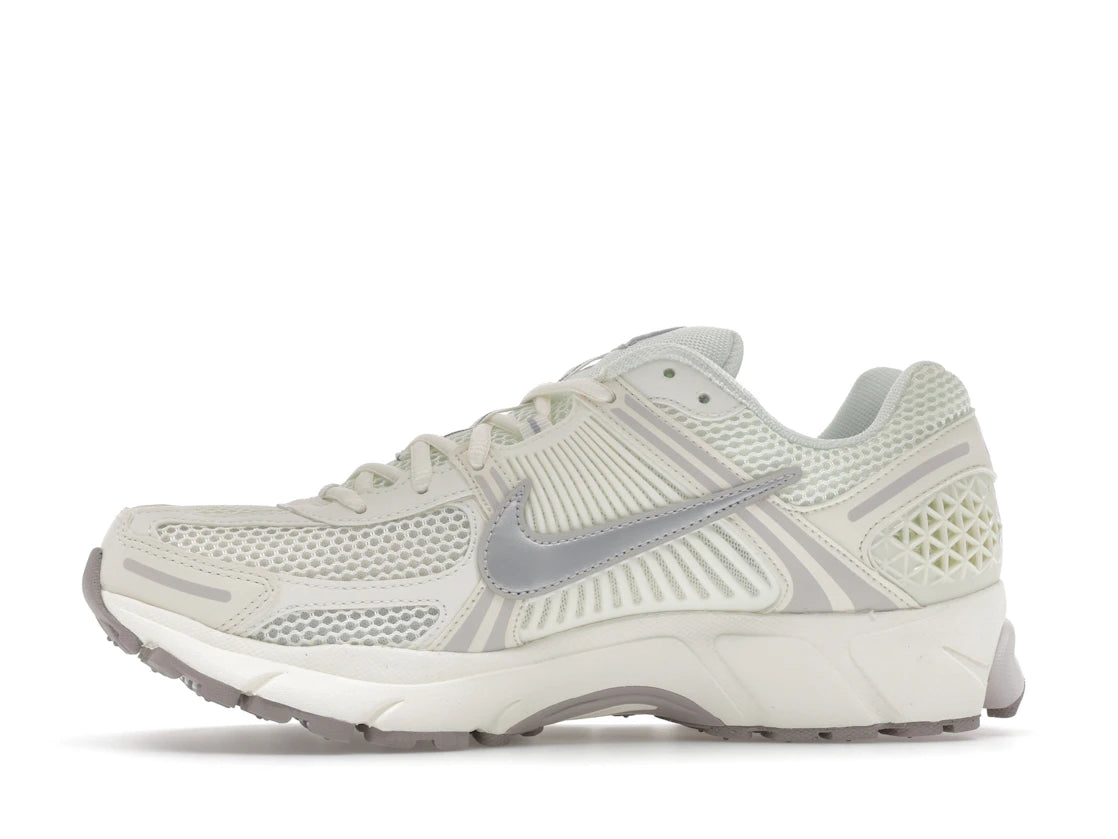 tenisky a boty Nike Zoom Vomero 5 Sail Vast Grey Metallic Silver FB9149-103 ADONIO
